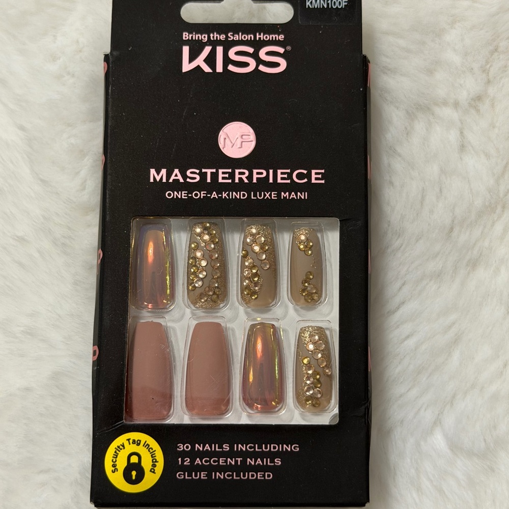 Kiss Nail Kit with Black and White Design